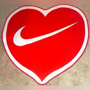 Nike Love rug
